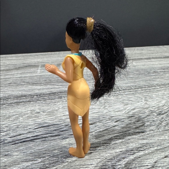 McDonald’s | Disney: Snow White & Pocahontas Miniature Dolls - Happy Meal Toys - Picture 12 of 14